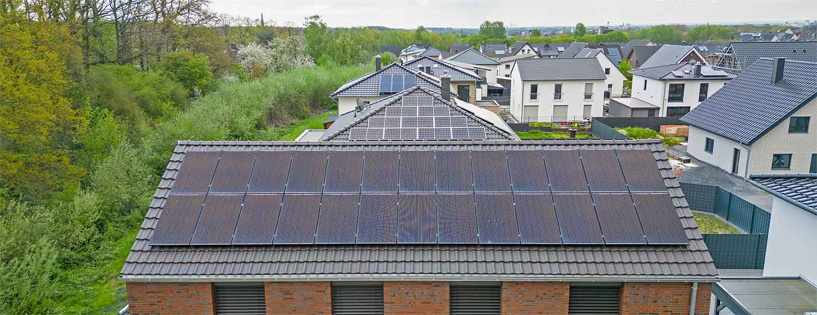 Ein Photovoltaikanlage auf einem Dach eines Einfamilienhauses in Hamm