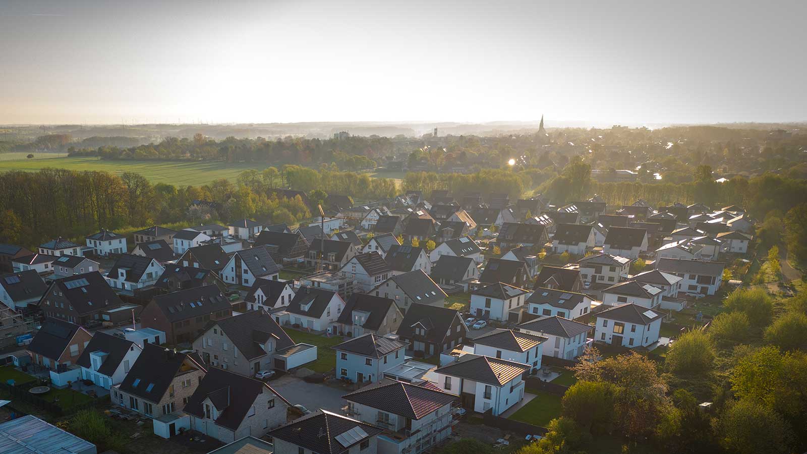 Ein Neubaugebiet in Hamm bei Sonnenaufgang Ein Neubaugebiet in Hamm bei Sonnenaufgang