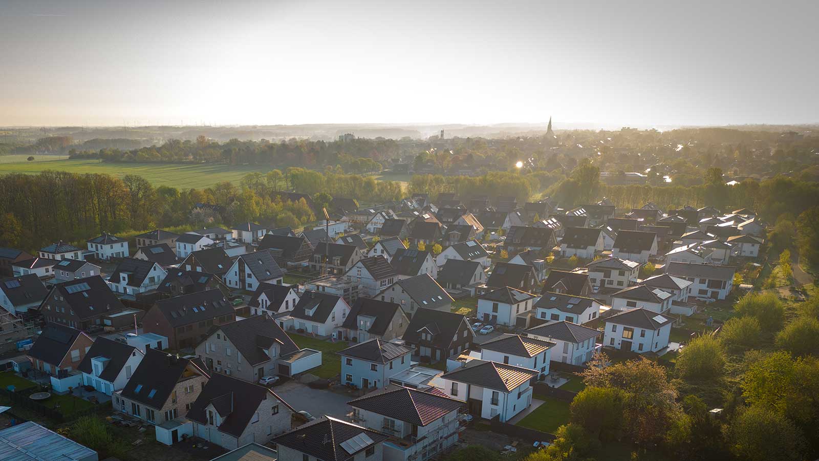 Ein Neubaugebiet in Hamm bei Sonnenaufgang